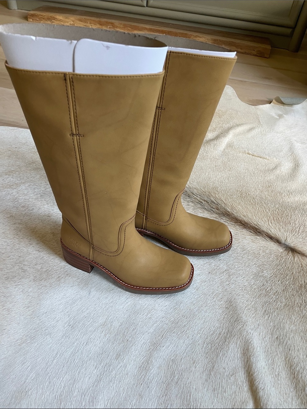 FRYE AND CO. Tan Leather Mid-Calf Riding Boots
